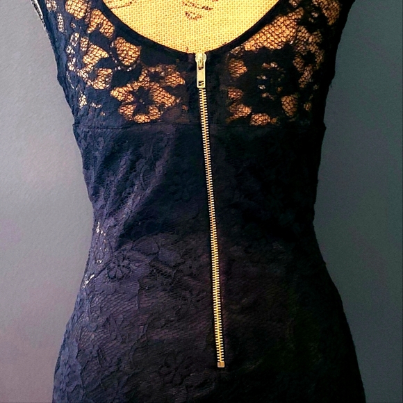 Short/mini Dress sz LG material stretches Black netting Gold zipper in Back - Picture 6 of 12